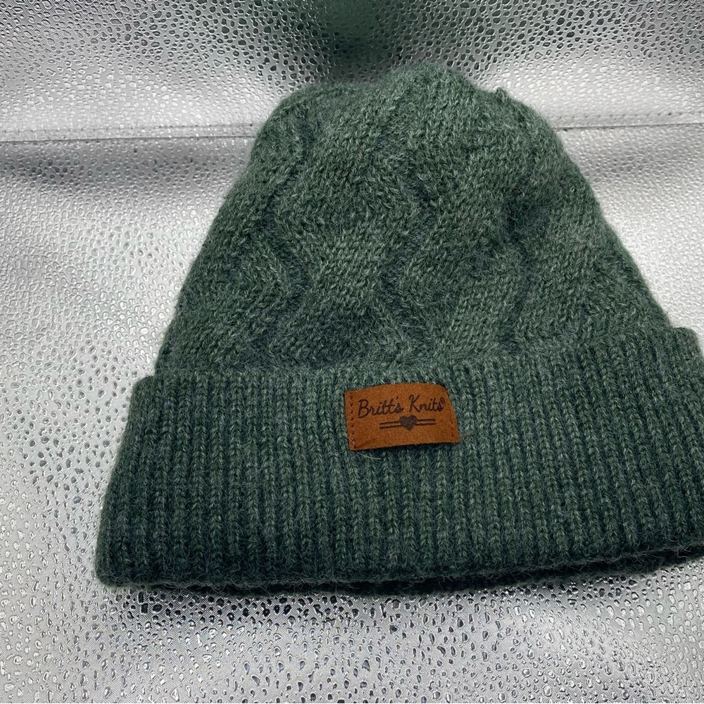 Mainstay Women’s Unique Weave Fuzzy Plush Pom Knit Hat Green‎